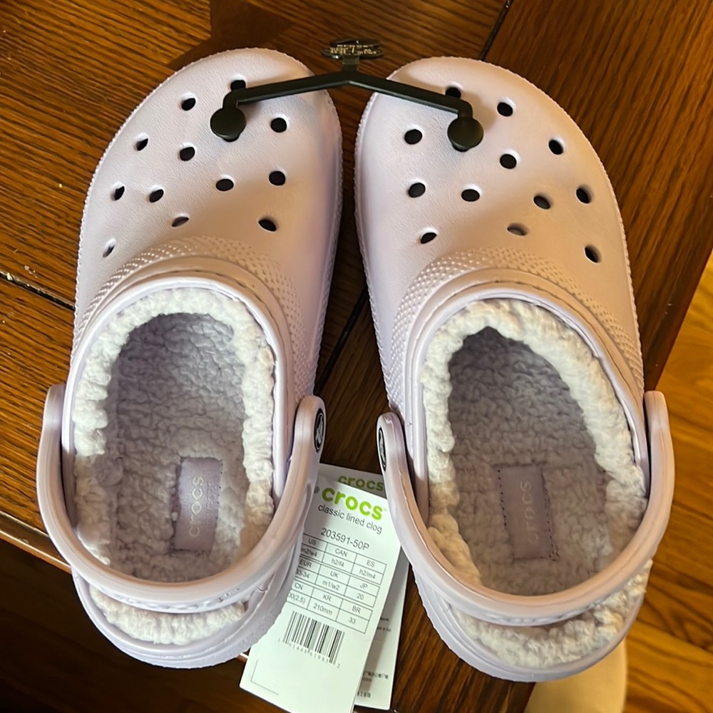 Crocs-lavender NWT. W size-4, M size-2
